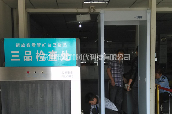 新疆烏魯木齊鐵路局8家火車站采用維和時(shí)代供應(yīng)HI-PE進(jìn)口安檢門[圖文]