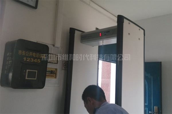 富士康蘋(píng)果生產(chǎn)線采用METOR6S進(jìn)口安檢門(mén)防盜