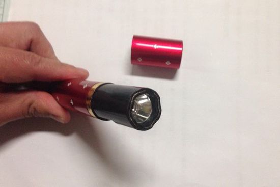 黃山機場安檢查獲微型&ldquo;手電式電擊器&rdquo;