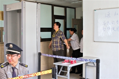 北大語文閱卷點(diǎn)老師上廁所需二次過CS5000型進(jìn)口安檢門[圖]