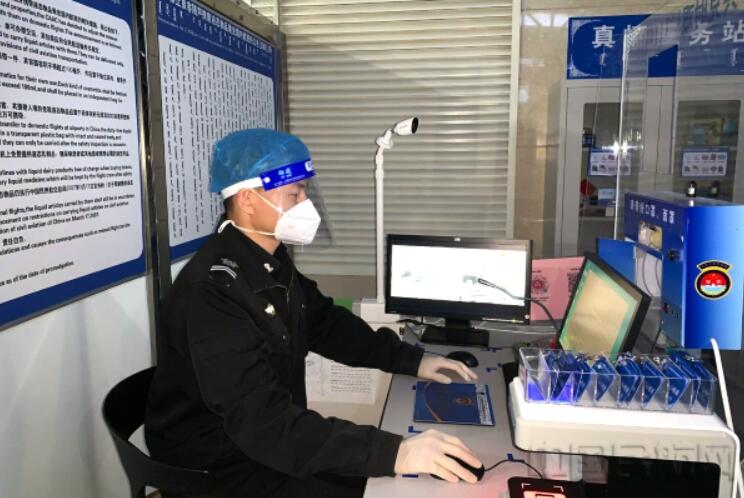 二連浩特機(jī)場安檢門通道開展安檢設(shè)施設(shè)備自查工作[圖]